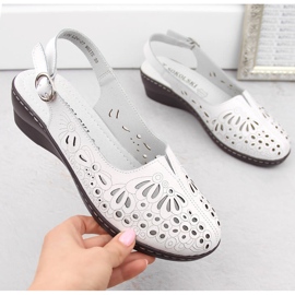 Sandales confortables en cuir entièrement ajourées pour femmes, blanches, T.Sokolski L24-27 3