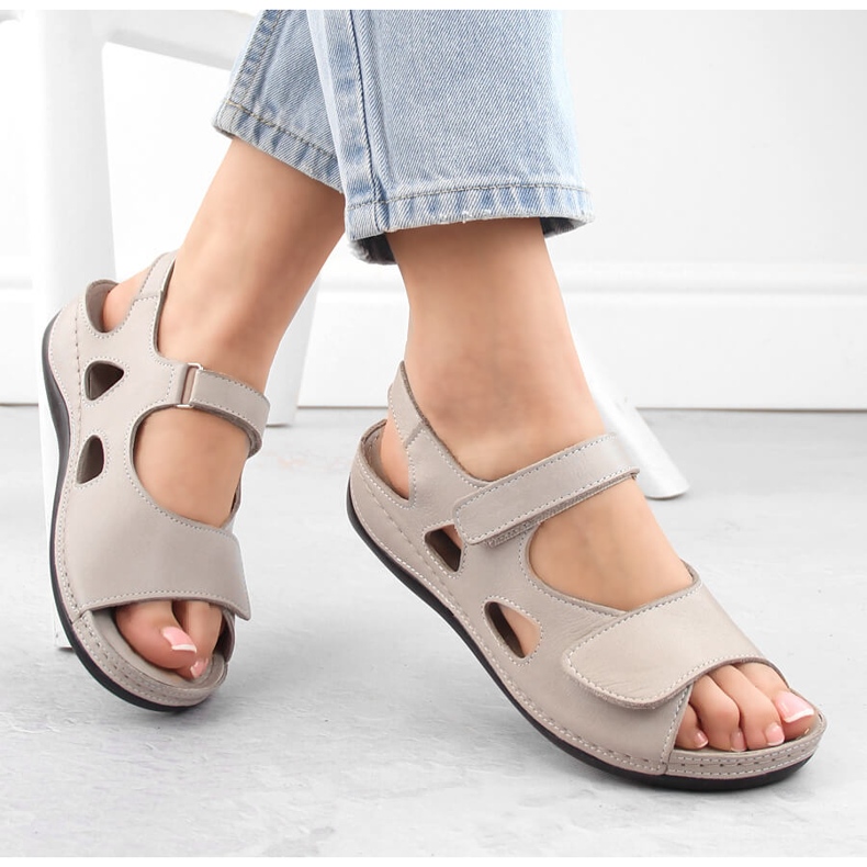 Sandales femme en cuir avec velcro, gris clair T.Sokolski L24-158 1