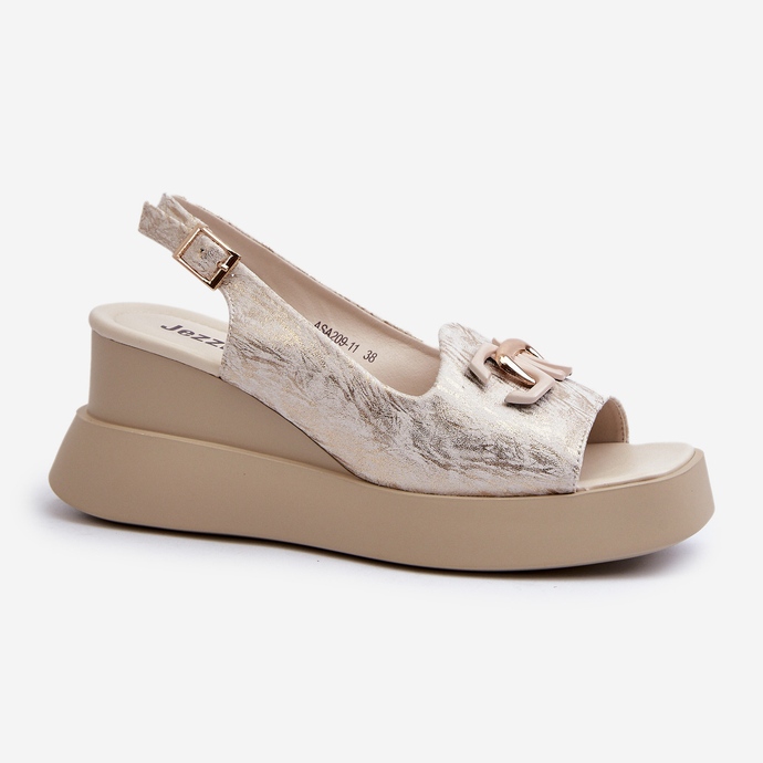 Sandales Pour Femmes Sur Une Plateforme Et Une Compensée Avec Une Décoration Dorée Janesca 1