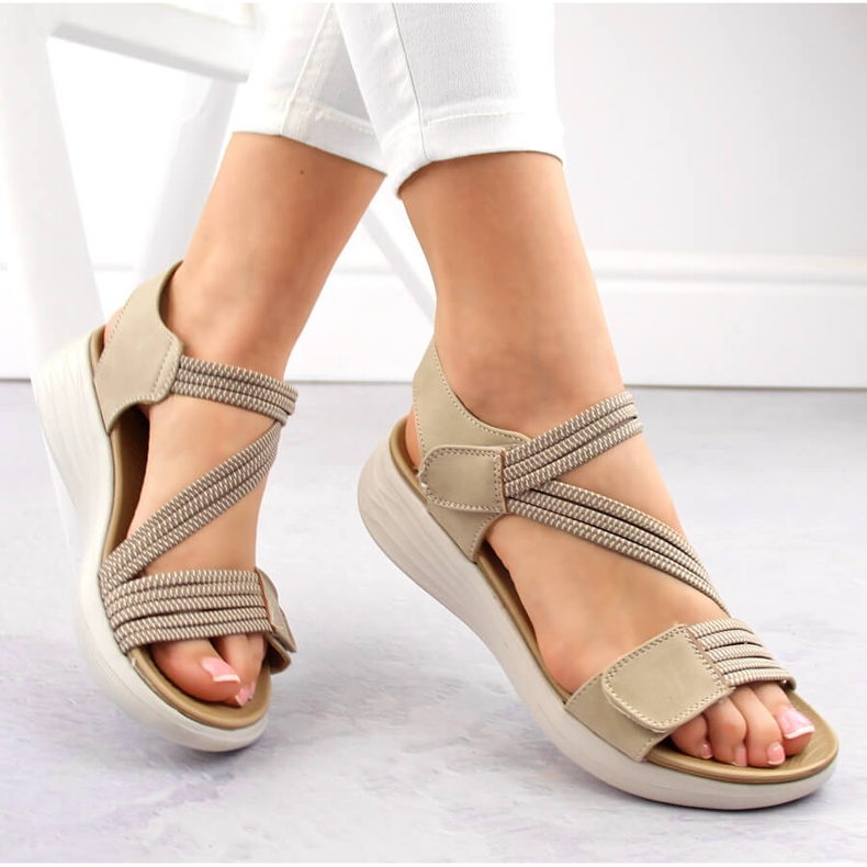 Sandales confortables pour femmes avec bandes velcro et élastiques, beige eVento 7056 1