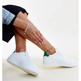 Baskets Akila blanches et vertes 1