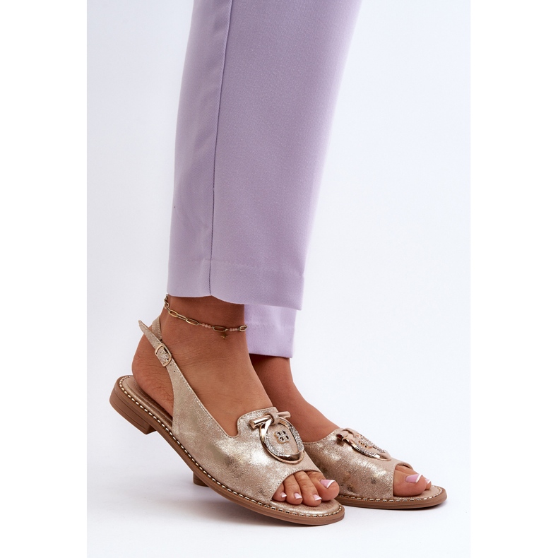 Sandales élégantes pour femmes avec décoration dorée sur talons plats, doré S.Barski KV27-053 d'or 2 Sandales élégantes pour femmes avec décoration dorée sur talons plats, doré S.Barski KV27-053 d'or 2