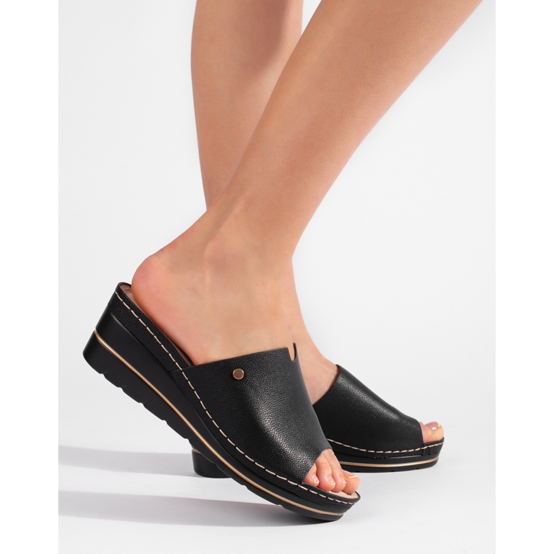 Sandales compensées confortables noires pour femmes 1