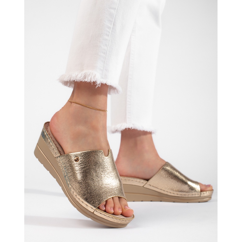 Chaussons compensés femme dorés 1