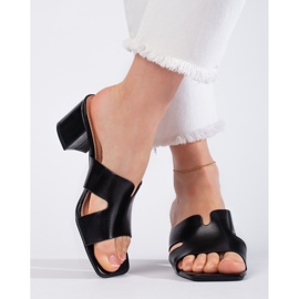 Tongs à talons hauts pour femmes noires 1