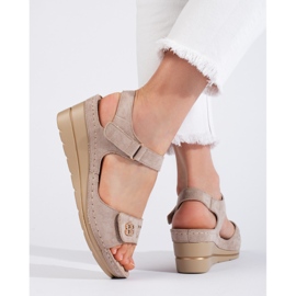 Sandales compensées en daim beige brun 1