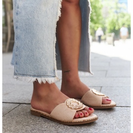 Tongs beiges avec empiècement en cuir de Buenas 1