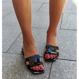 Chaussons vernis noirs avec empiècement en cuir Mancinia 1