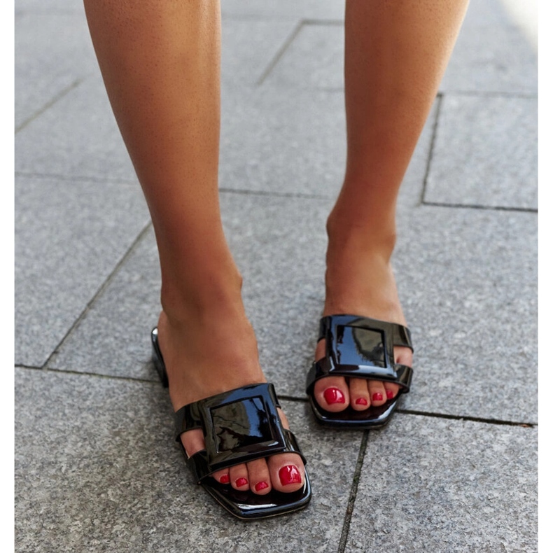 Chaussons vernis noirs avec empiècement en cuir Mancinia 1