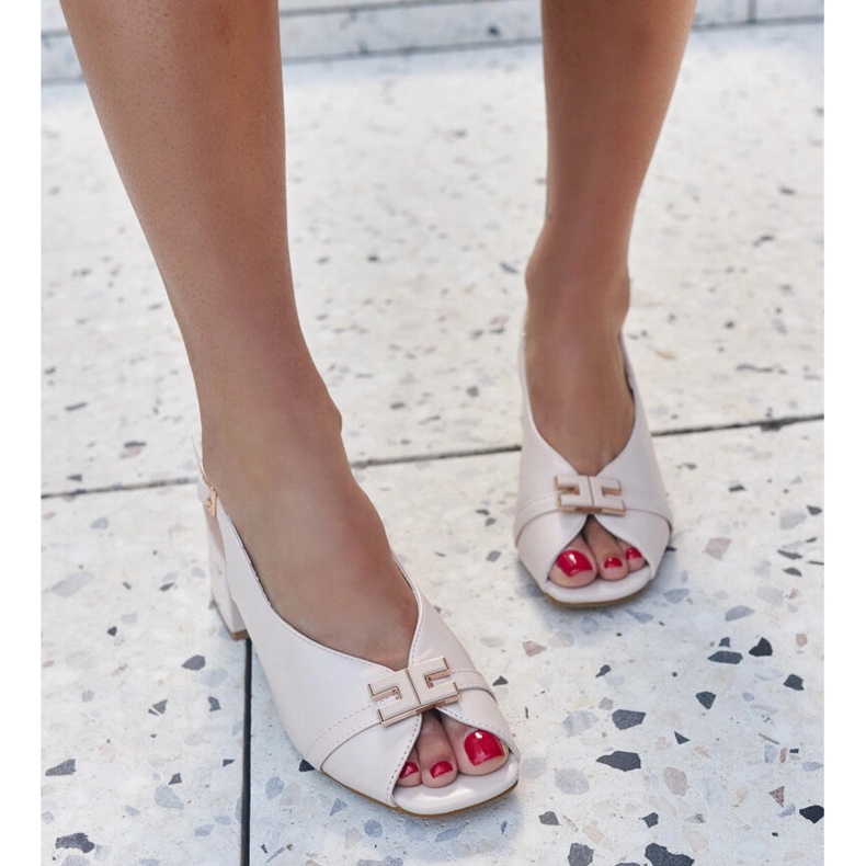 Sandales beiges avec empiècement en cuir Totana 1