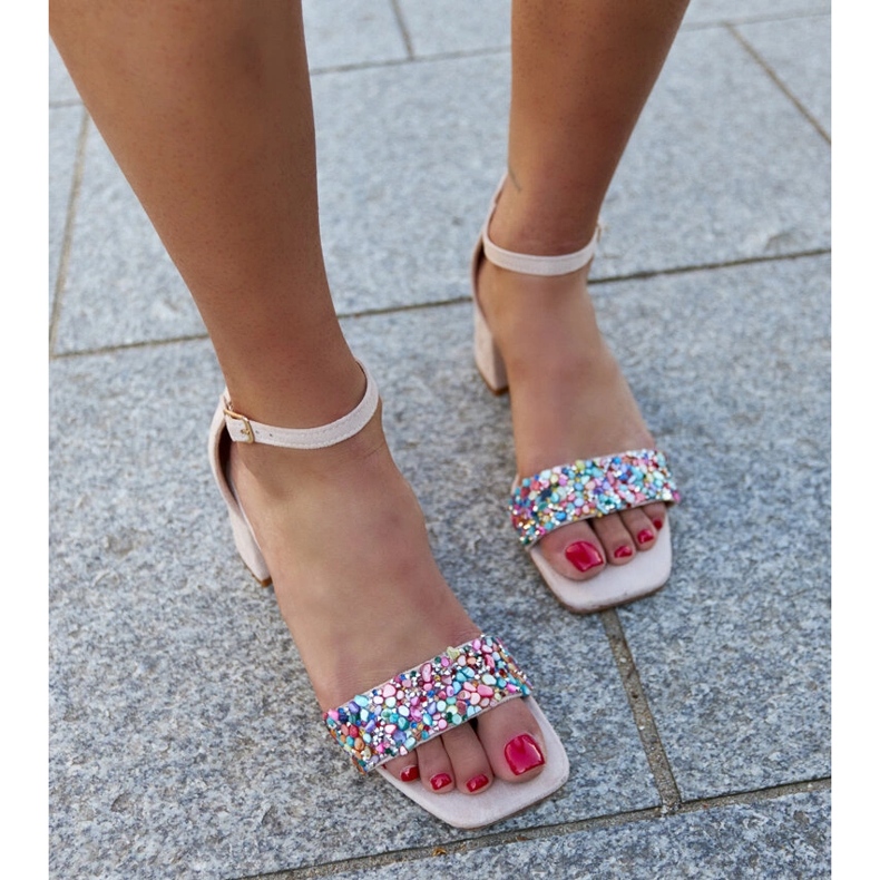 Sandales à talons hauts avec pierres Ghuson colorées beige 1