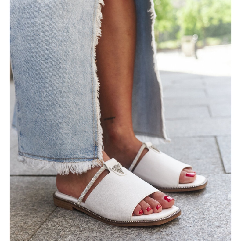 Tongs avec empiècement en cuir Antari blanc 1