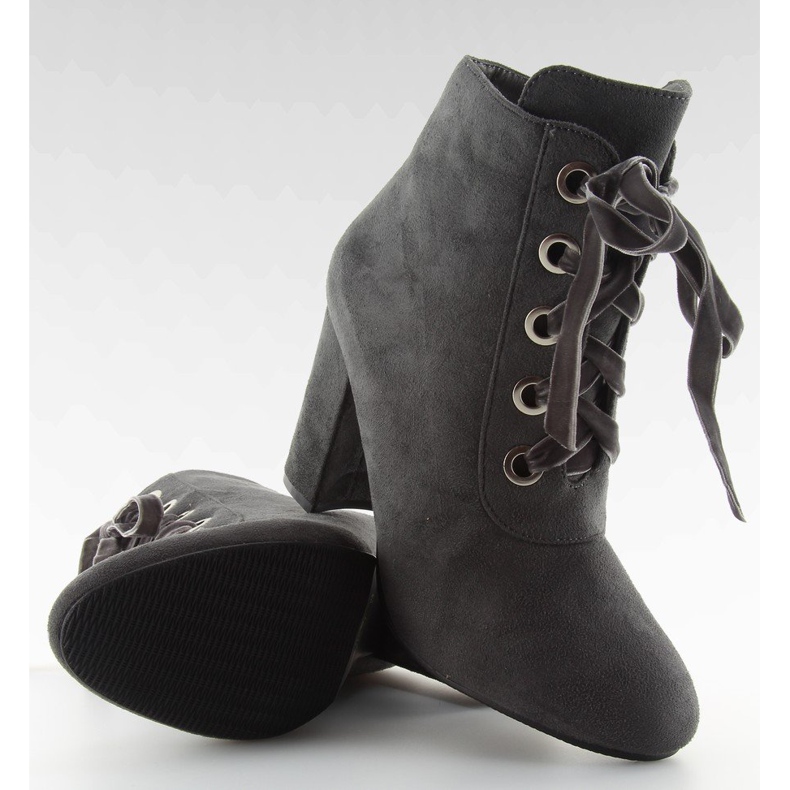 Bottes grises grises à talons larges 1