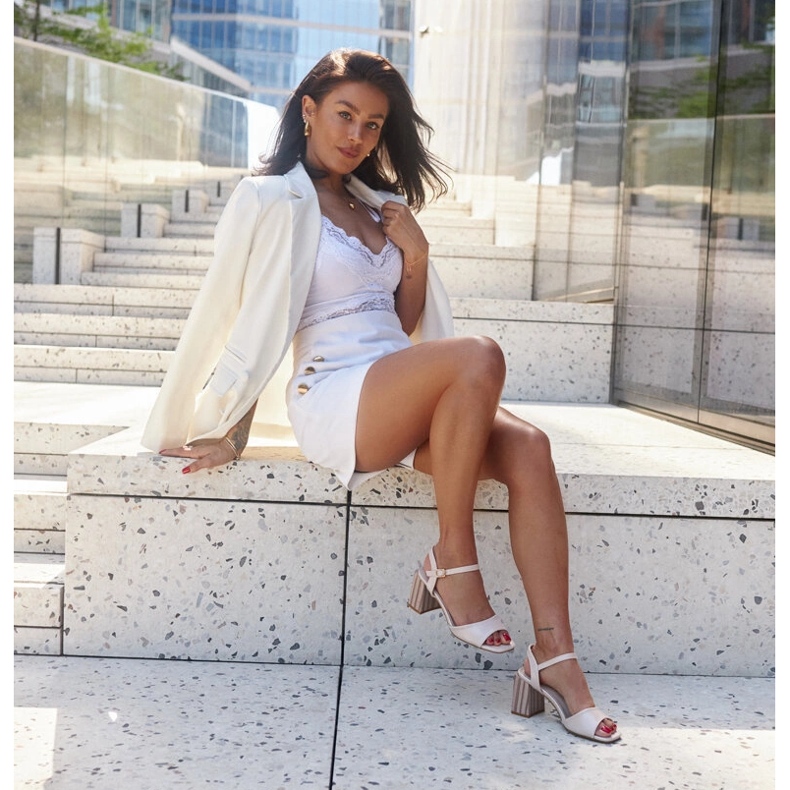 Sandales avec empiècement en cuir sur talon haut beige 2