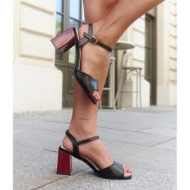 Sandales avec empiècement en cuir sur le talon Abadia le noir 1