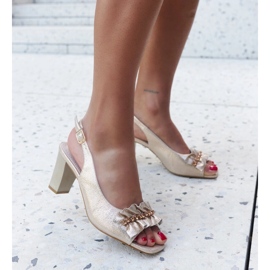 Sandales à talons hauts Mukaram avec volant décoratif beige 1