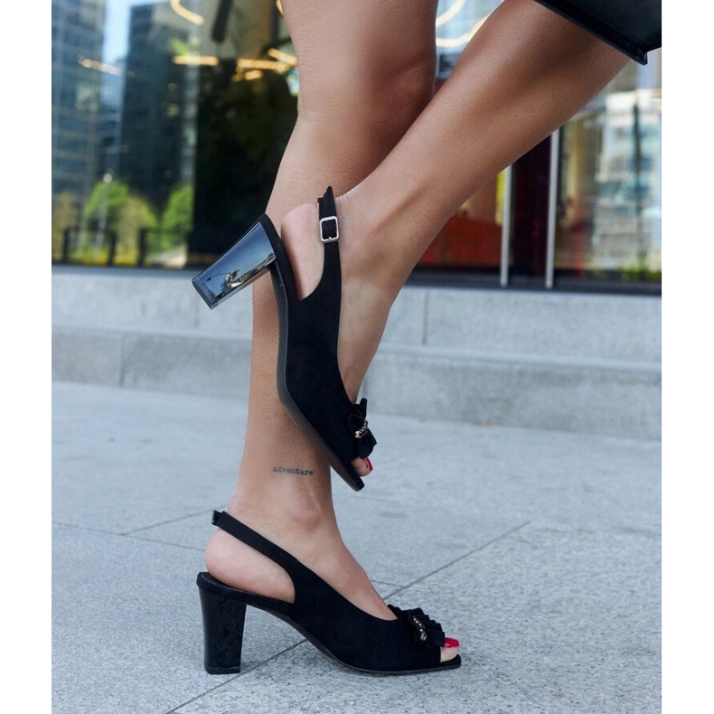 Sandales à talons hauts Mukaram avec volant décoratif noir 1