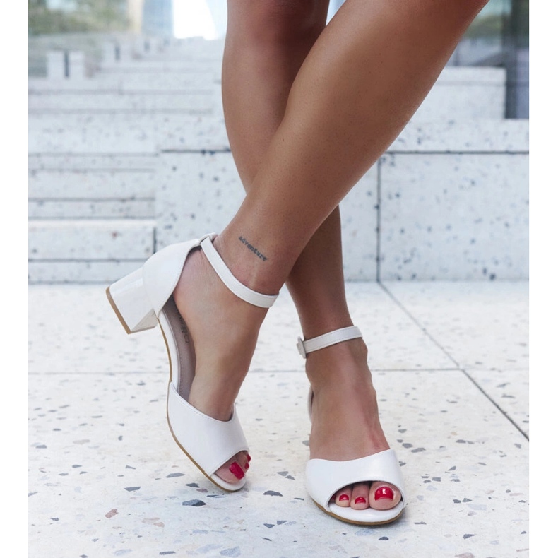 Sandales à talons hauts avec empiècement en cuir Sirin beige 1