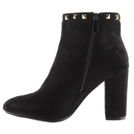 Bottes noires à talons hauts avec clous noirs le noir 7