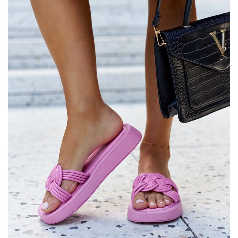 Chaussons en caoutchouc rose foncé de Ferrei 2