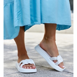 Tongs Ferrei en caoutchouc blanc 2