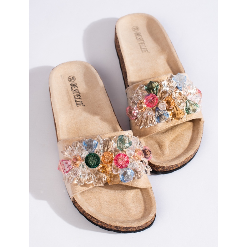 Chaussons femme en daim beige 1