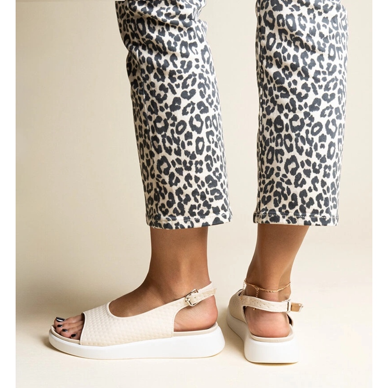 Sandales beiges à semelle épaisse de chez Hamond 2