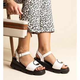 Sandales compensées blanches en cuir écologique Maddison 1