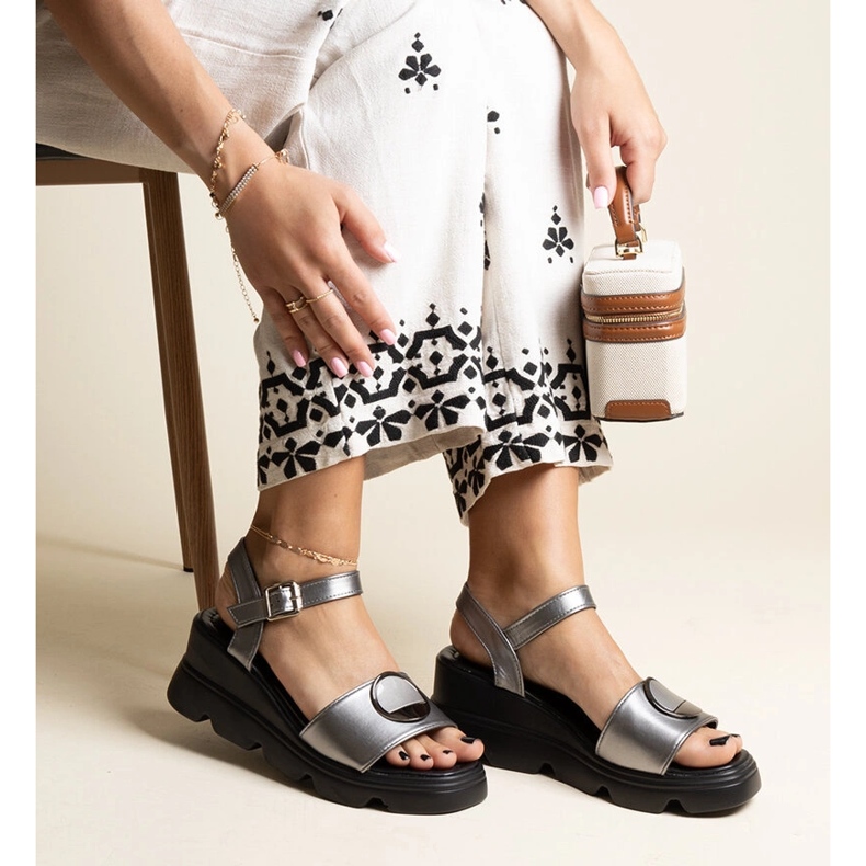 Sandales compensées en cuir écologique Maddison argent 1