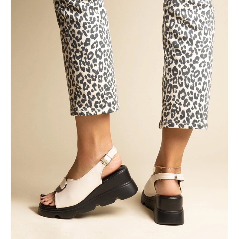 Sandales compensées beiges à boucle Bayley 1