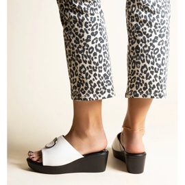 Mules compensées blanches à boucle Keirenh 2