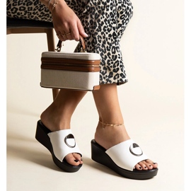 Mules compensées blanches à boucle Keirenh 3