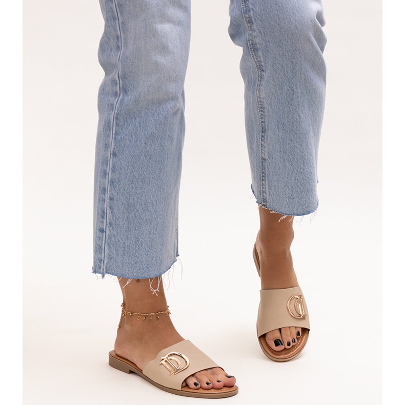 Claquettes à boucle beiges par Almeita 2