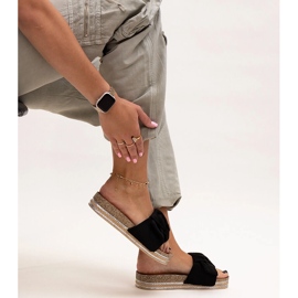 Tongs noires à semelle massive Peletra 1