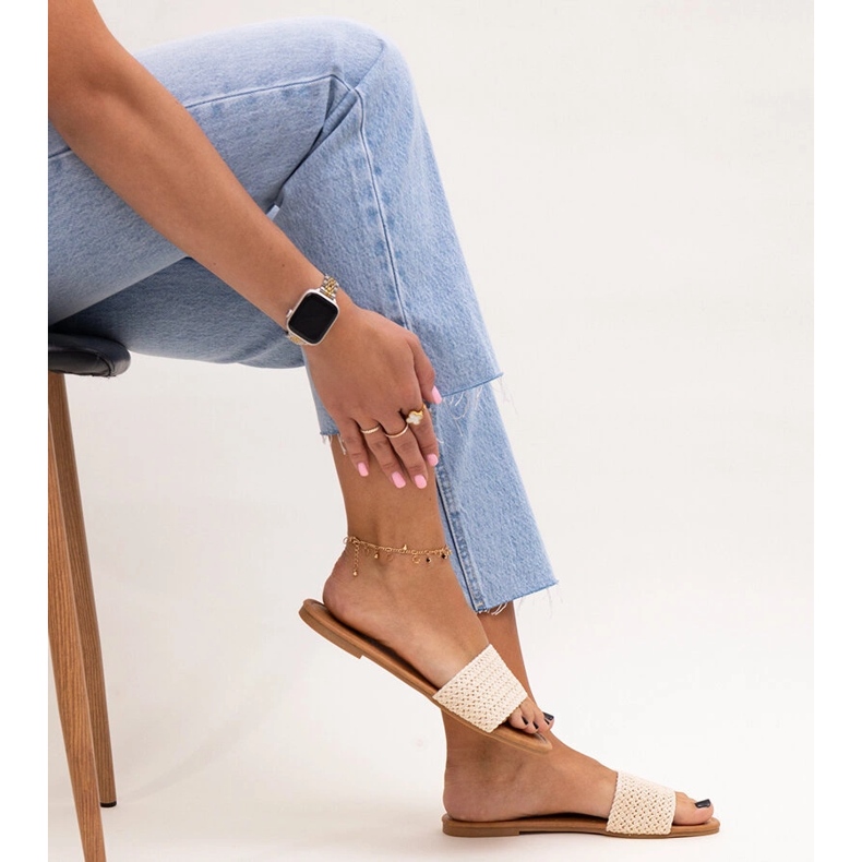 Chaussons Marika brodés beige clair 1