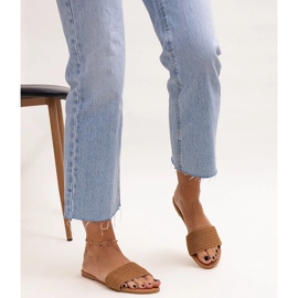 Chaussons Marika brodés marron brun 2