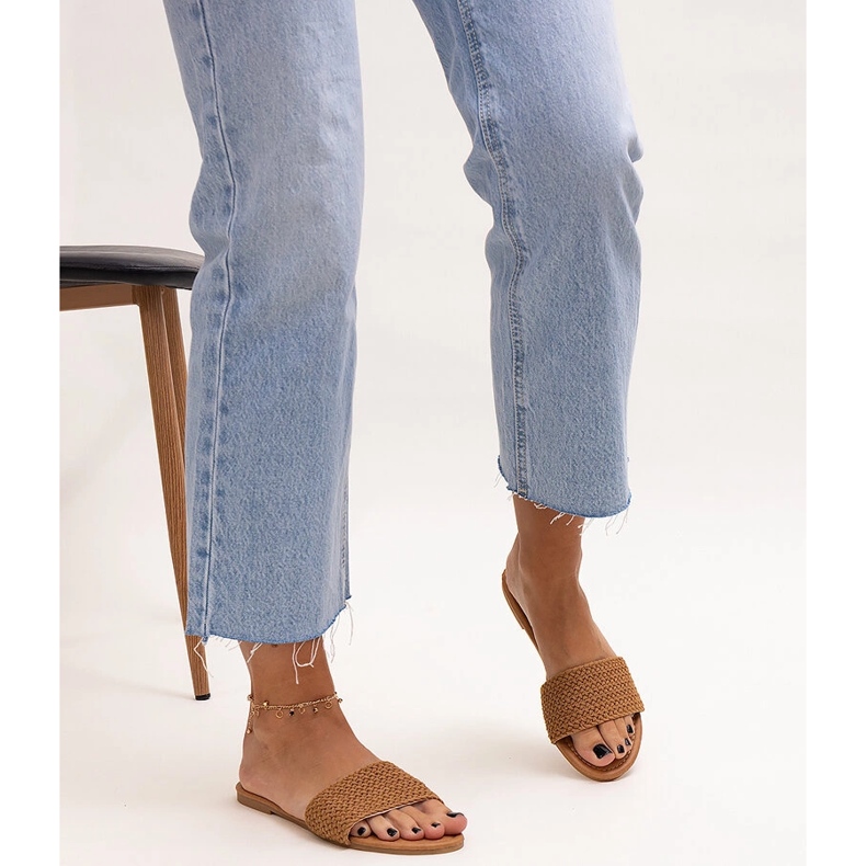 Chaussons Marika brodés marron brun 2