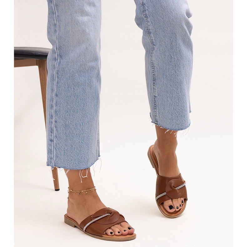 Chapeaux ornés d'une lanière avec zircons Amari brun 1