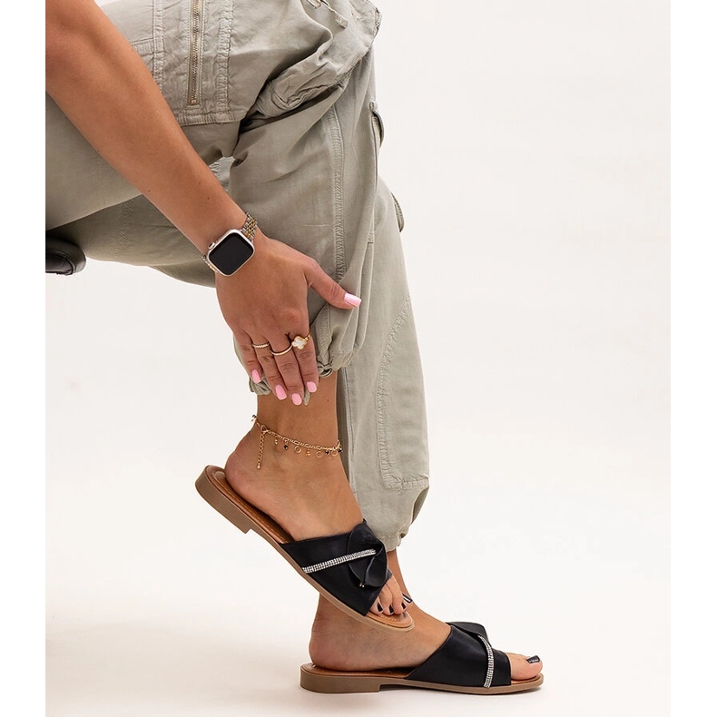 Chapeaux ornés d'une lanière avec zircons Amari le noir 1