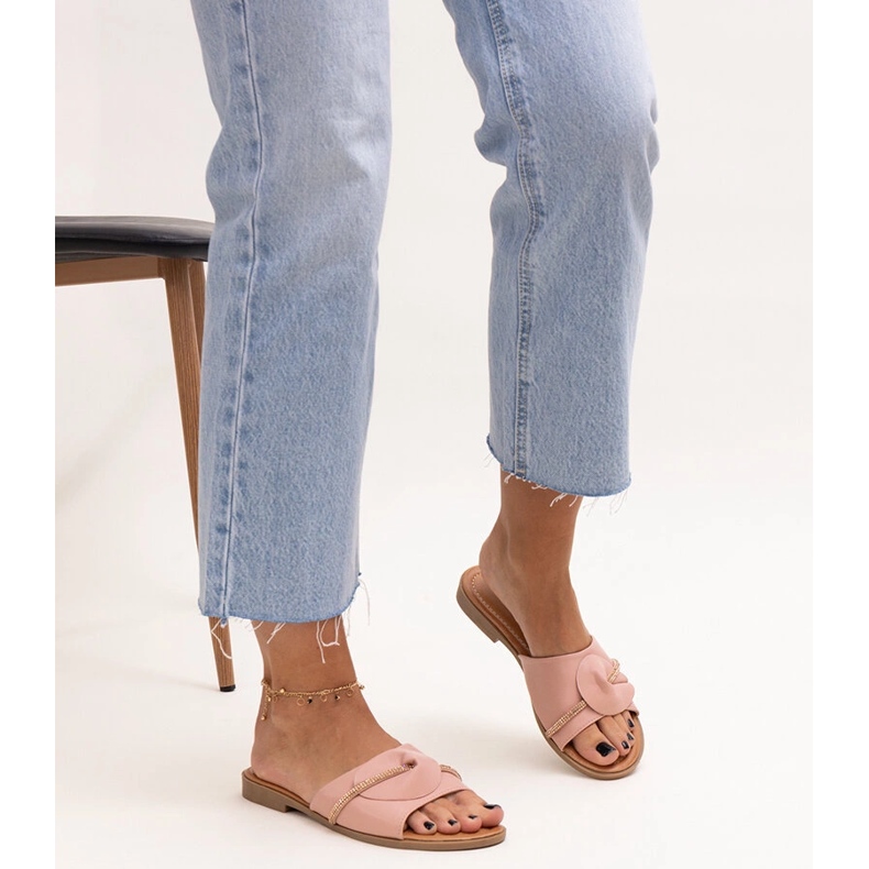 Chapeaux ornés d'une lanière avec zircons Amari rose 1 Chapeaux ornés d'une lanière avec zircons Amari rose 1