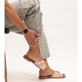 Chapeaux ornés d'une lanière avec zircons Amari beige 1 Chapeaux ornés d'une lanière avec zircons Amari beige 1