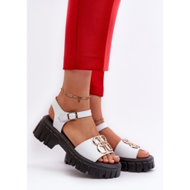 Sandales en cuir pour femmes avec décoration dorée, blanc Vinceza 7910 2