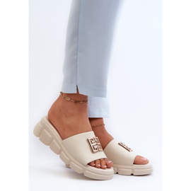 Tongs en cuir pour femmes avec décoration dorée sur coin Vinceza 41444 Beige 2