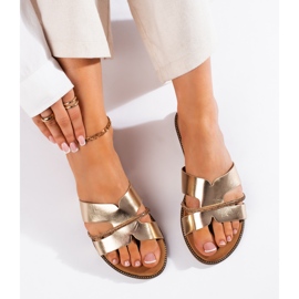 Tongs dorées pour femmes élégantes 1