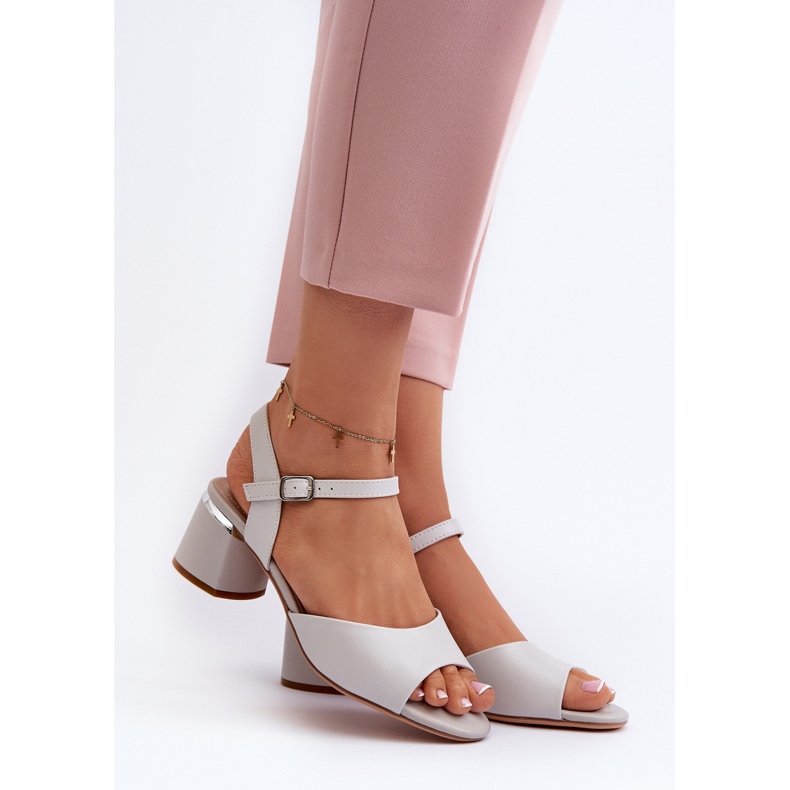 Sandales à talons bas pour femmes en cuir écologique Sergio Leone SK876 gris 2