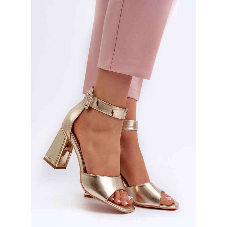 Sandales élégantes pour femmes sur un talon haut doré Rosazara d'or 2