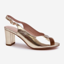 Élégantes sandales à talons hauts avec décoration Trasea dorée d'or 1