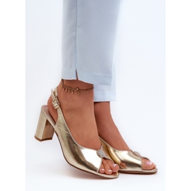Élégantes sandales à talons hauts avec décoration Trasea dorée 2
