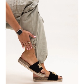 Tongs noires avec boucle brillante par Niamh le noir 1