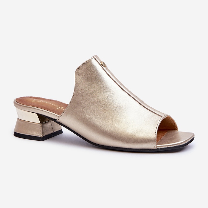 Tongs élégantes pour femmes en cuir naturel sur talons bas Maciejka 06360-25 Or doré 1